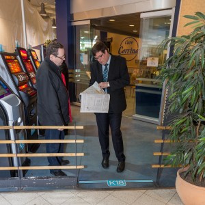 Arto Satonen ja päivän lehti.